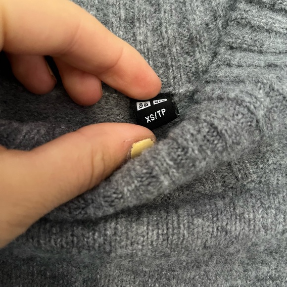 Uniqlo SOUFFLE YARN LONG SLEEVE HIGH NECK SWEATER - Picture 5 of 5